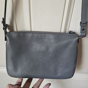 KATE SPADE•Gray Pebbled Leather Crossbody💫